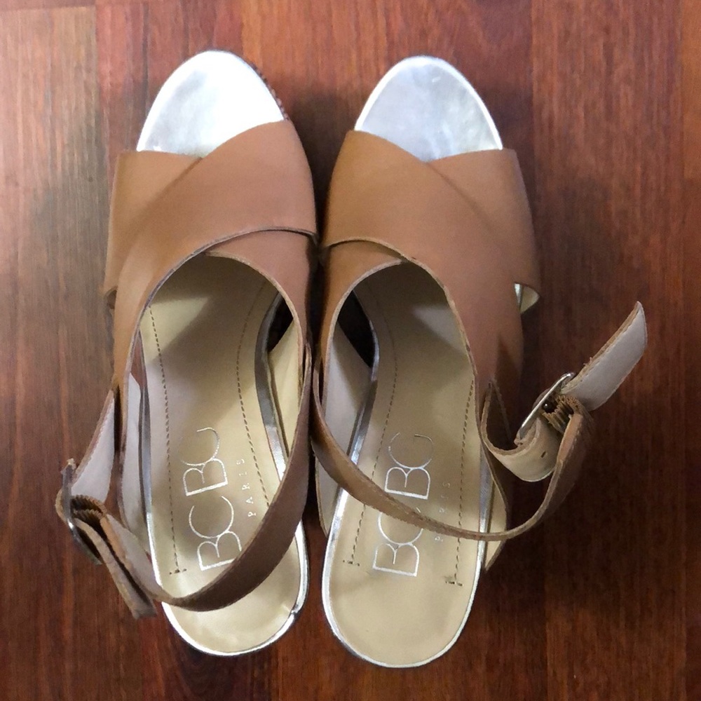 BCBG Paris nude silver wedges 7.5 - Picture 3 of 4